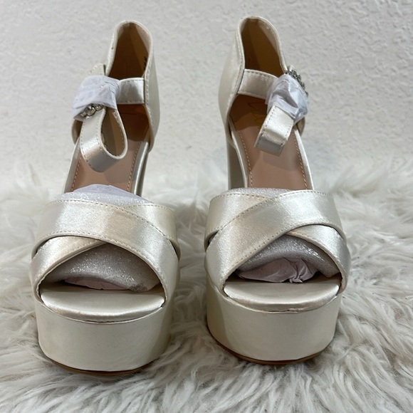 LULUS Crushest White Satin Rhinestone Ankle-Strap Chunky Heels Size 8.5 NEW - Picture 4 of 15